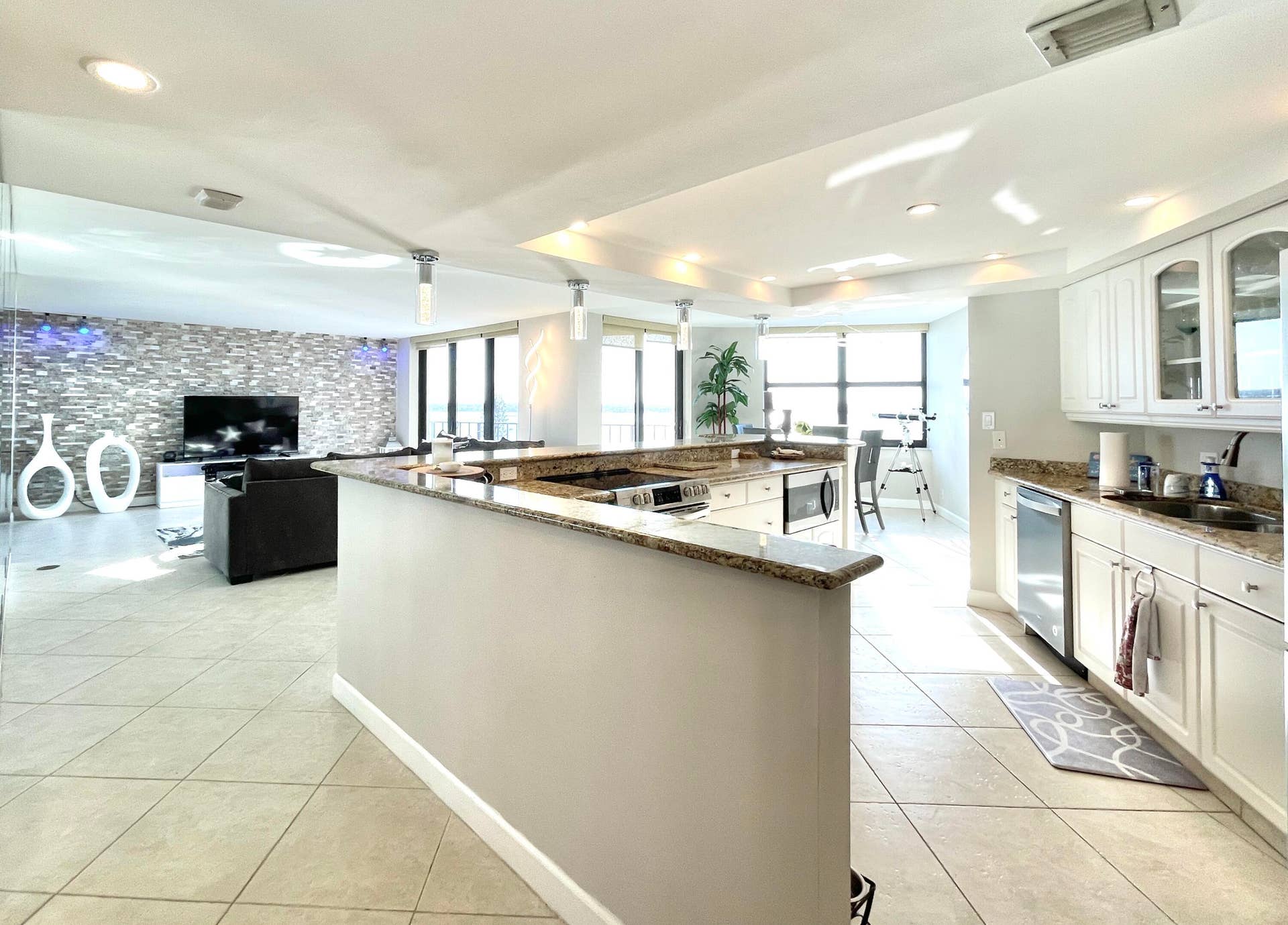 5420 N Ocean Drive, #906, Singer Island, Singer Island, FL 33404 IMG_7078