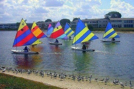 19 Hastings B, West Palm Beach, FL 33417 boats