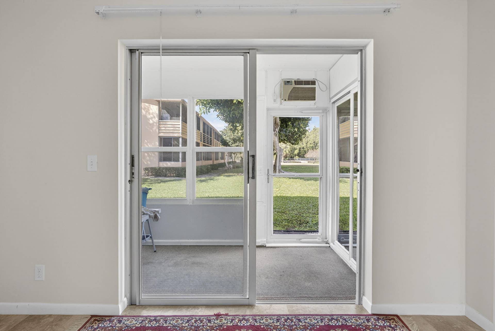 19 Hastings B, West Palm Beach, FL 33417 30-web-or-mls-BS1A1507