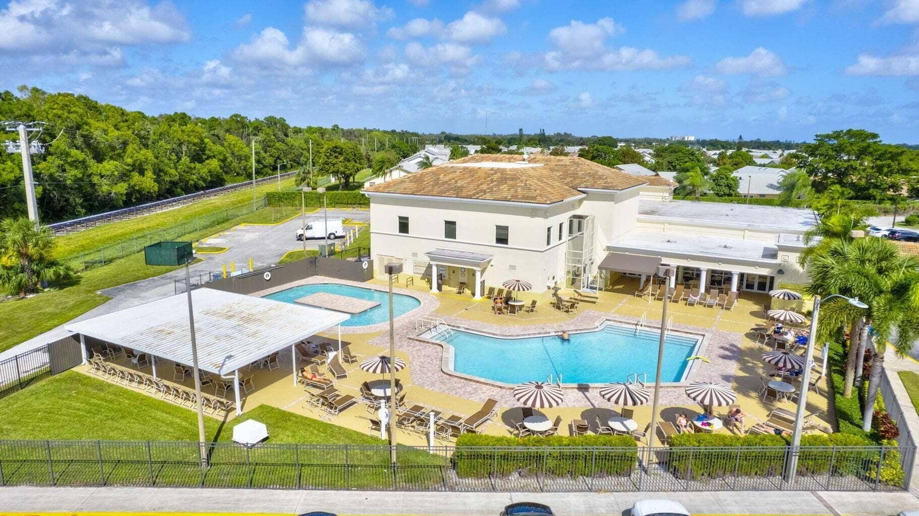 19 Hastings B, West Palm Beach, FL 33417 HASTINGS FIT COMPLEX