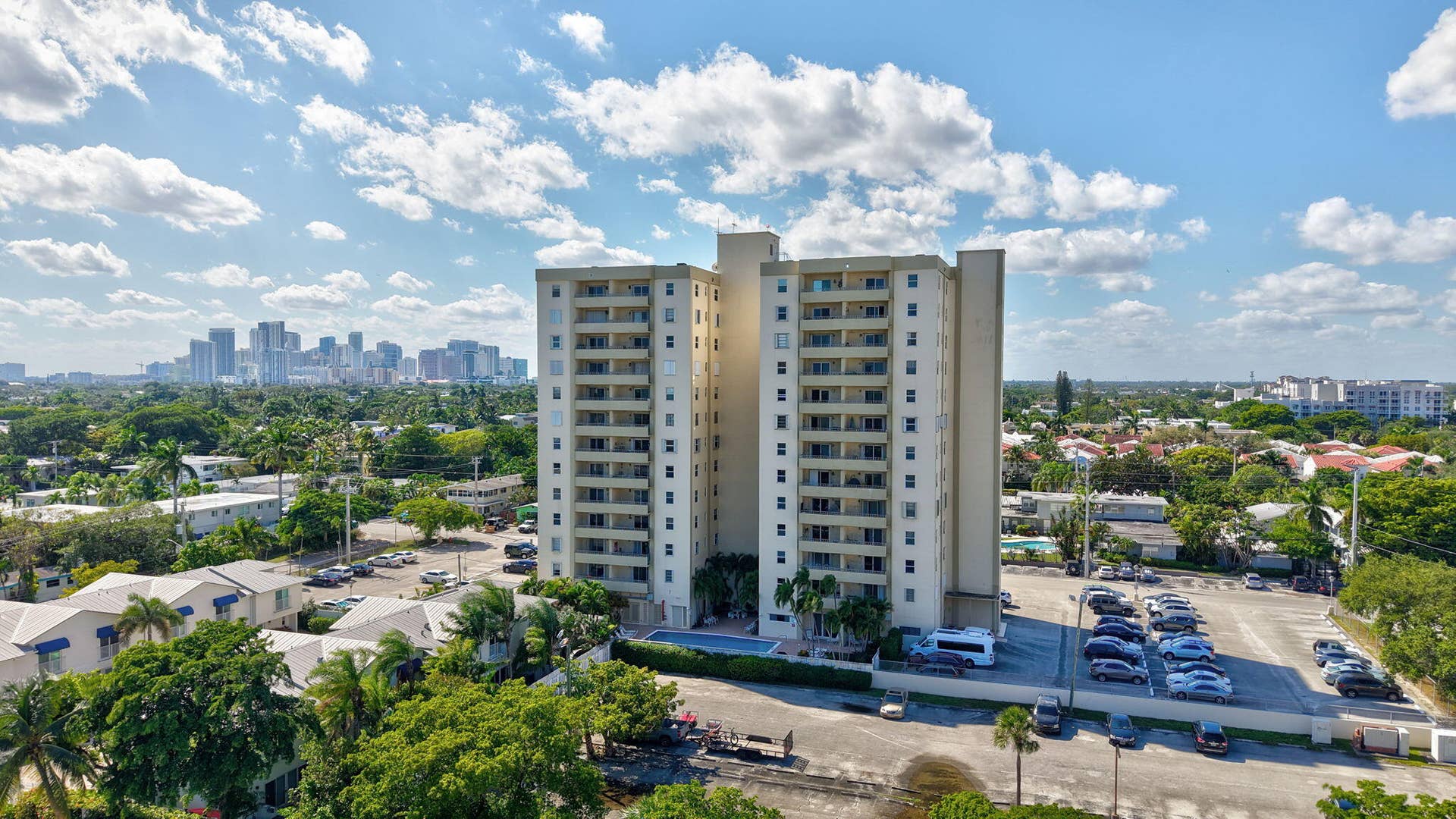 900 NE 18th Avenue, #1004, Fort Lauderdale, FL 33304 46-web-or-mls-DJI_20251030140635_0707_D_