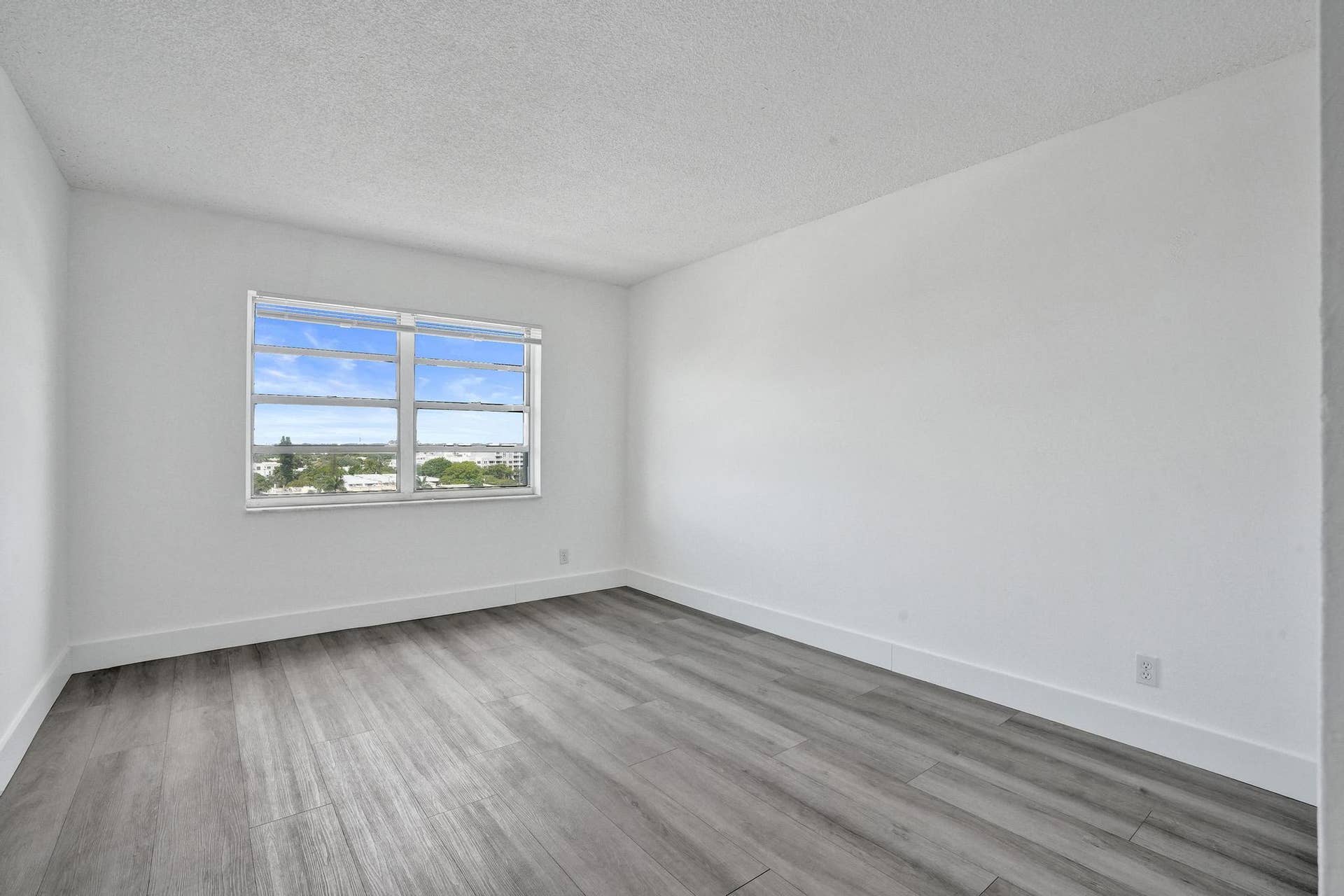 900 NE 18th Avenue, #1004, Fort Lauderdale, FL 33304 DSC05060
