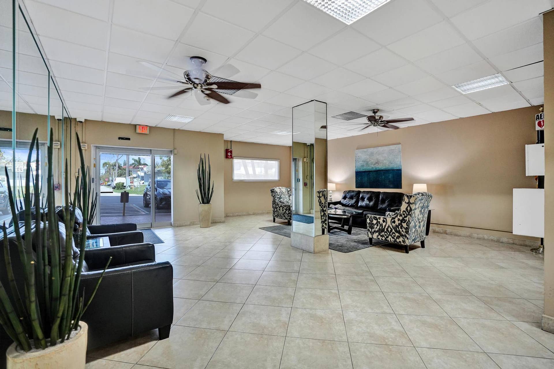 900 NE 18th Avenue, #1004, Fort Lauderdale, FL 33304 Lobby