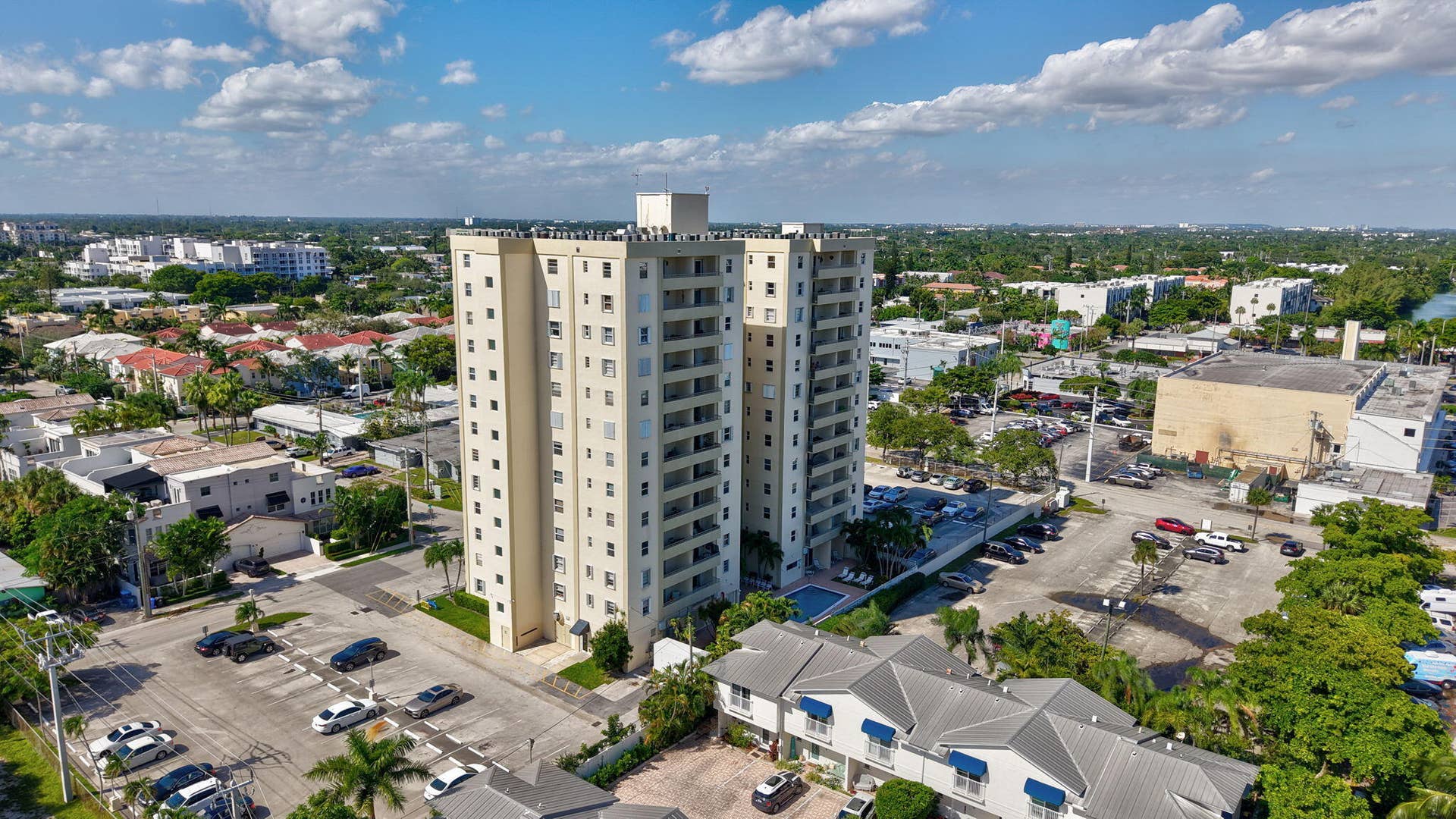 900 NE 18th Avenue, #1004, Fort Lauderdale, FL 33304 41-web-or-mls-DJI_20251030140504_0677_D_