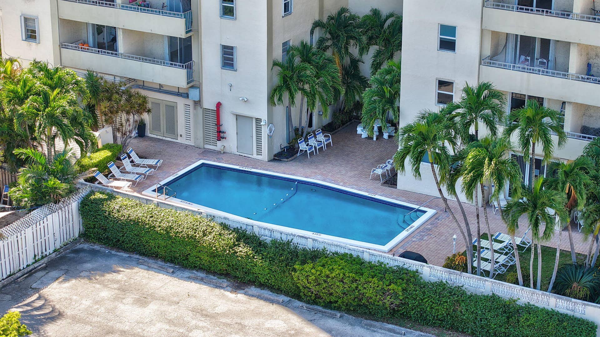 900 NE 18th Avenue, #1004, Fort Lauderdale, FL 33304 44-web-or-mls-DJI_20251030140555_0692_D_