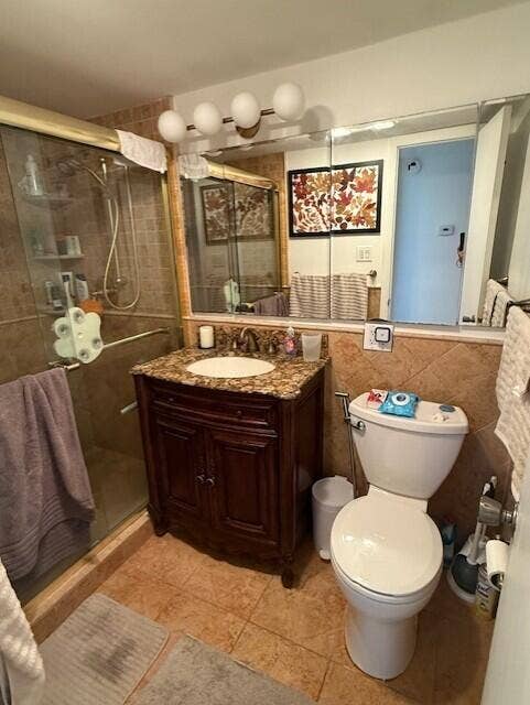 132 S Cypress Road, #523, Pompano Beach, FL 33060 Social bath