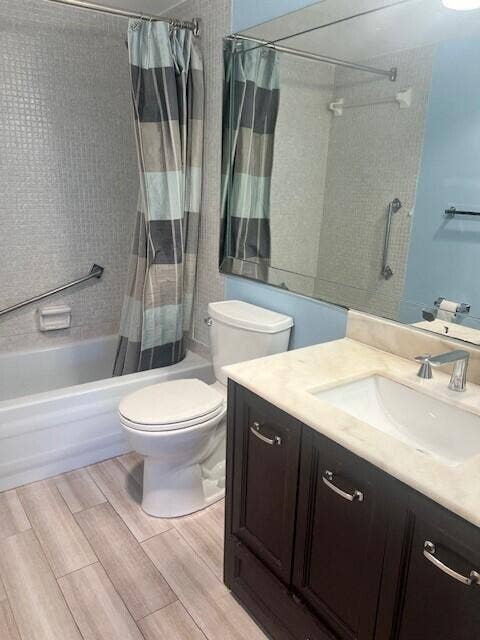 132 S Cypress Road, #523, Pompano Beach, FL 33060 Master bath