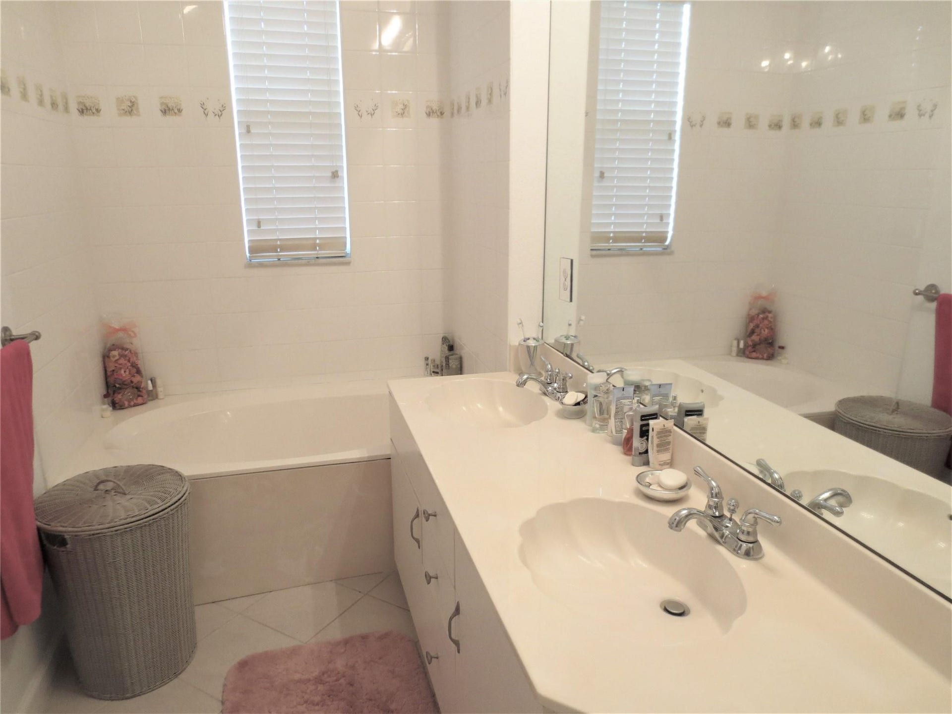 1900 Oceanwalk Lane, #117, Lauderdale By The Sea, FL 33062 Master Bath
