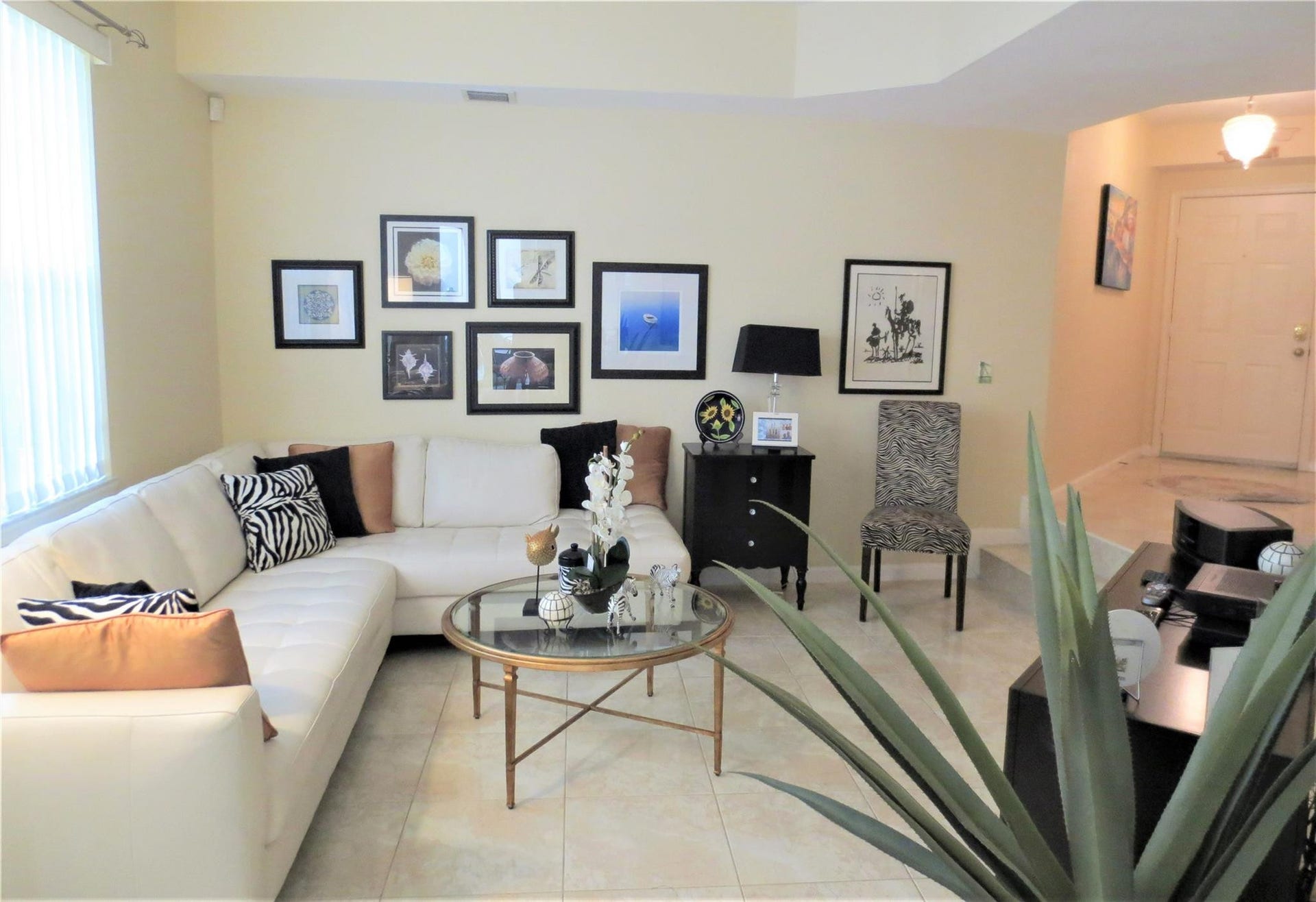 1900 Oceanwalk Lane, #117, Lauderdale By The Sea, FL 33062 Living Room