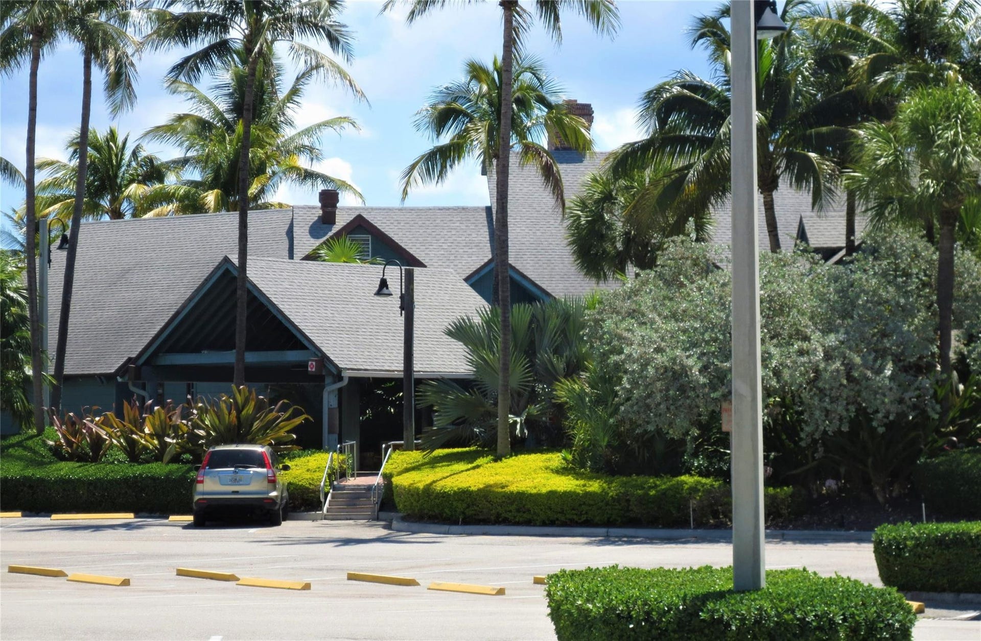 1900 Oceanwalk Lane, #117, Lauderdale By The Sea, FL 33062 Near-By Restaurants