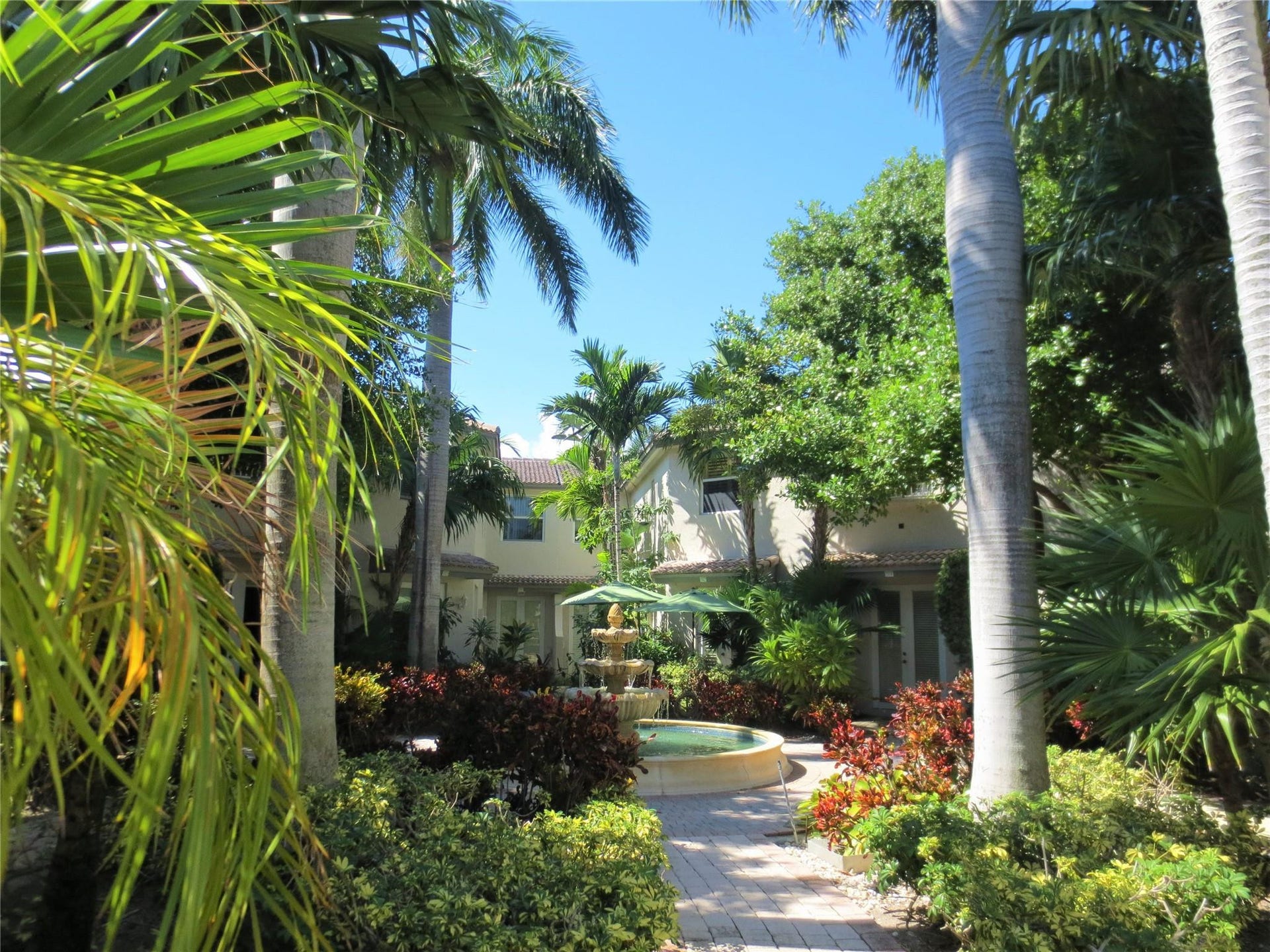 1900 Oceanwalk Lane, #117, Lauderdale By The Sea, FL 33062 Courtyard Fountain