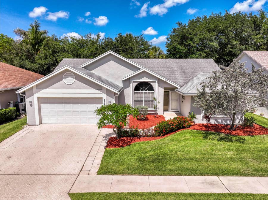 Property photo for 252 Moccasin Trail W, Jupiter, FL