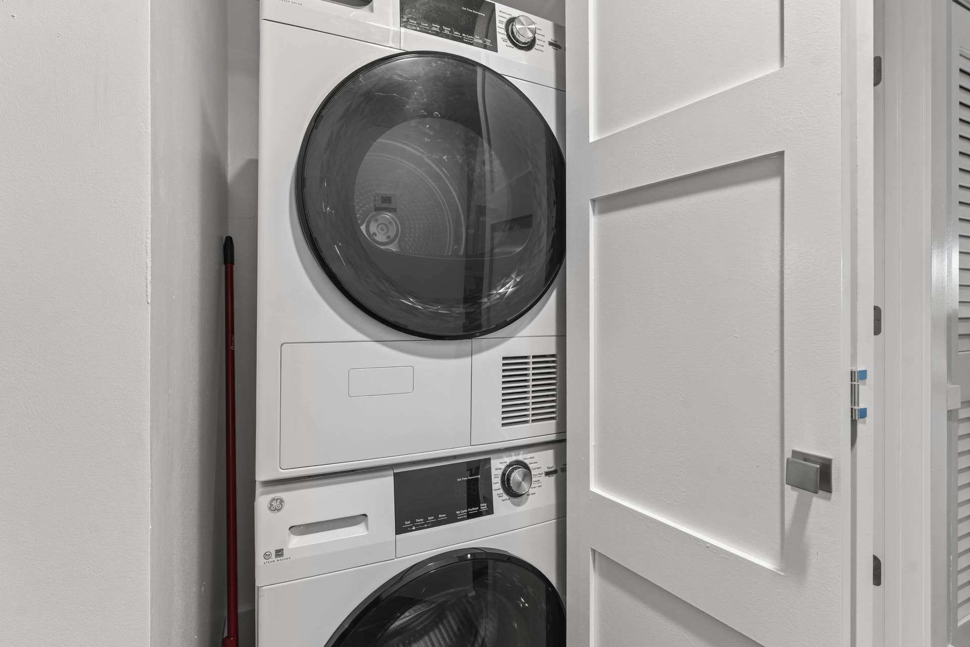 412 Southwind Drive, #B2, North Palm Beach, FL 33408 Washer/Dryer