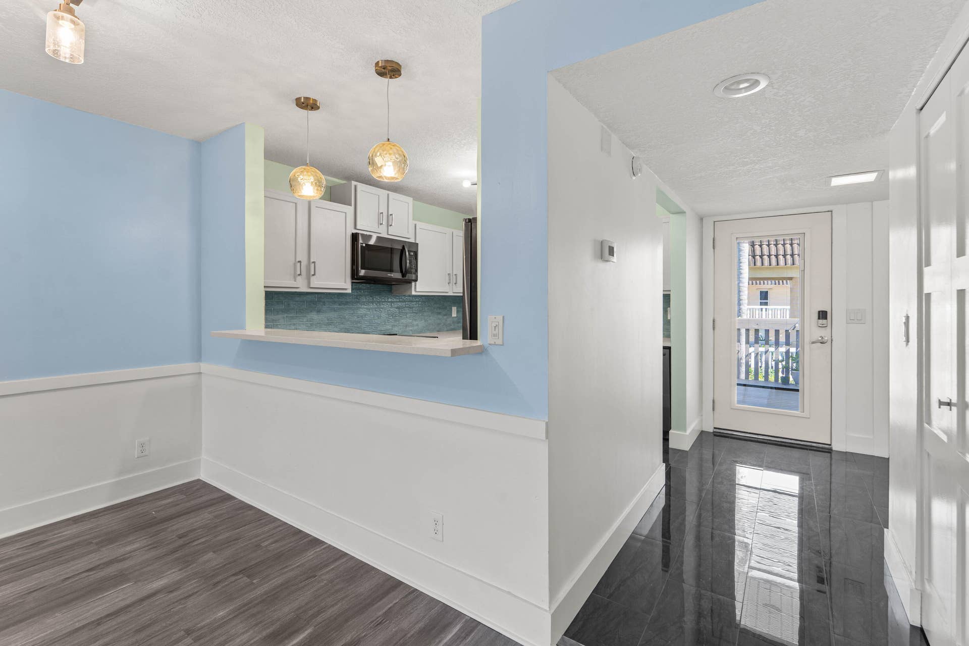 412 Southwind Drive, #B2, North Palm Beach, FL 33408 Bar