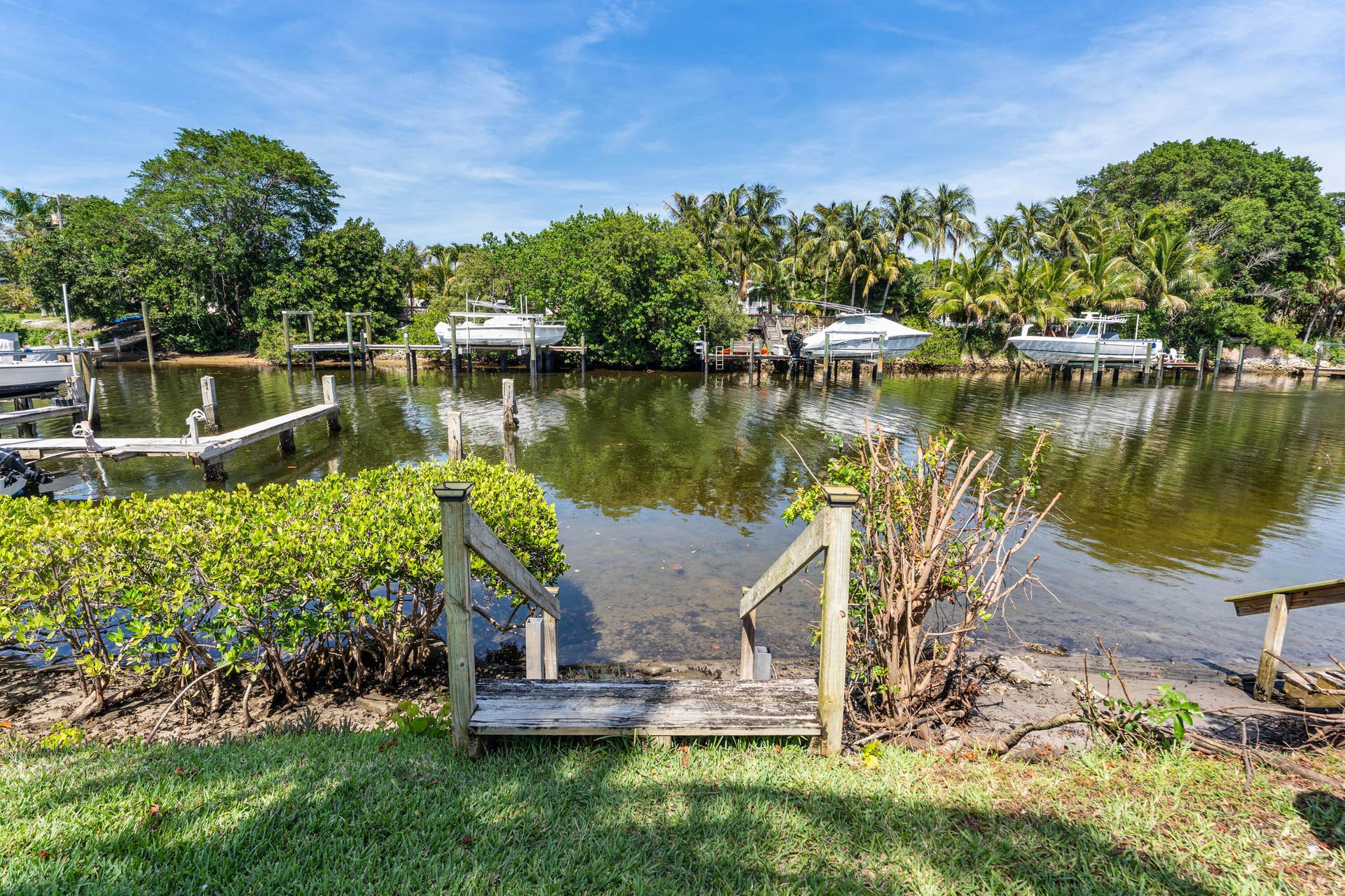 412 Southwind Drive, #B2, North Palm Beach, FL 33408 Paddleboard Stairwell