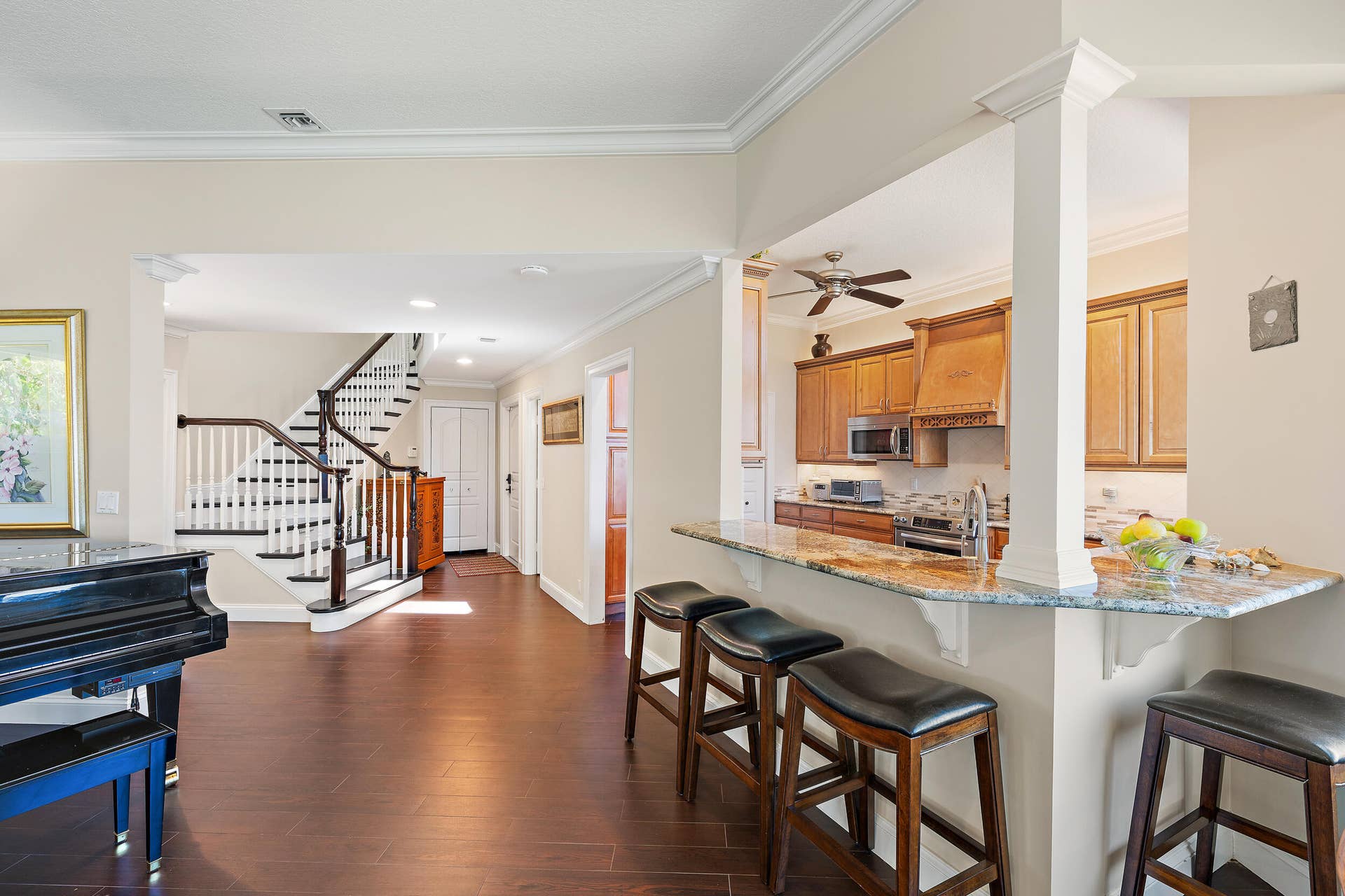Kitchen / Entry