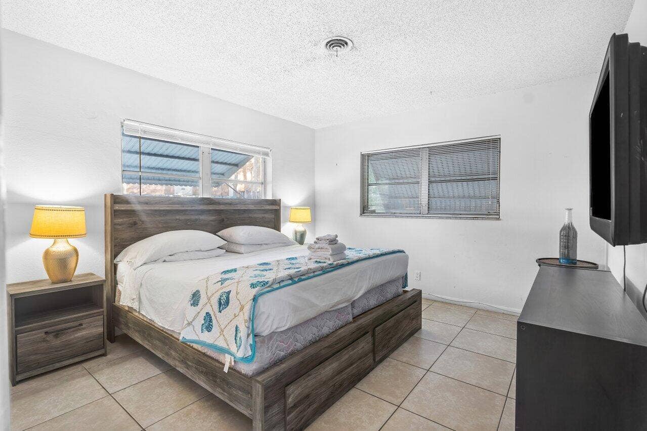 262 SE 9th Avenue, #1-4, Deerfield Beach, FL 33441 C