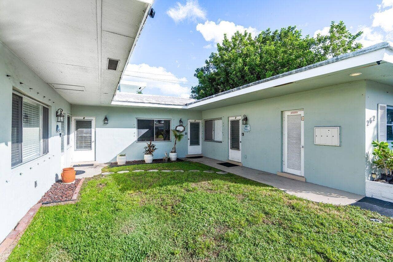262 SE 9th Avenue, #1-4, Deerfield Beach, FL 33441 262 SE 9th Ave.