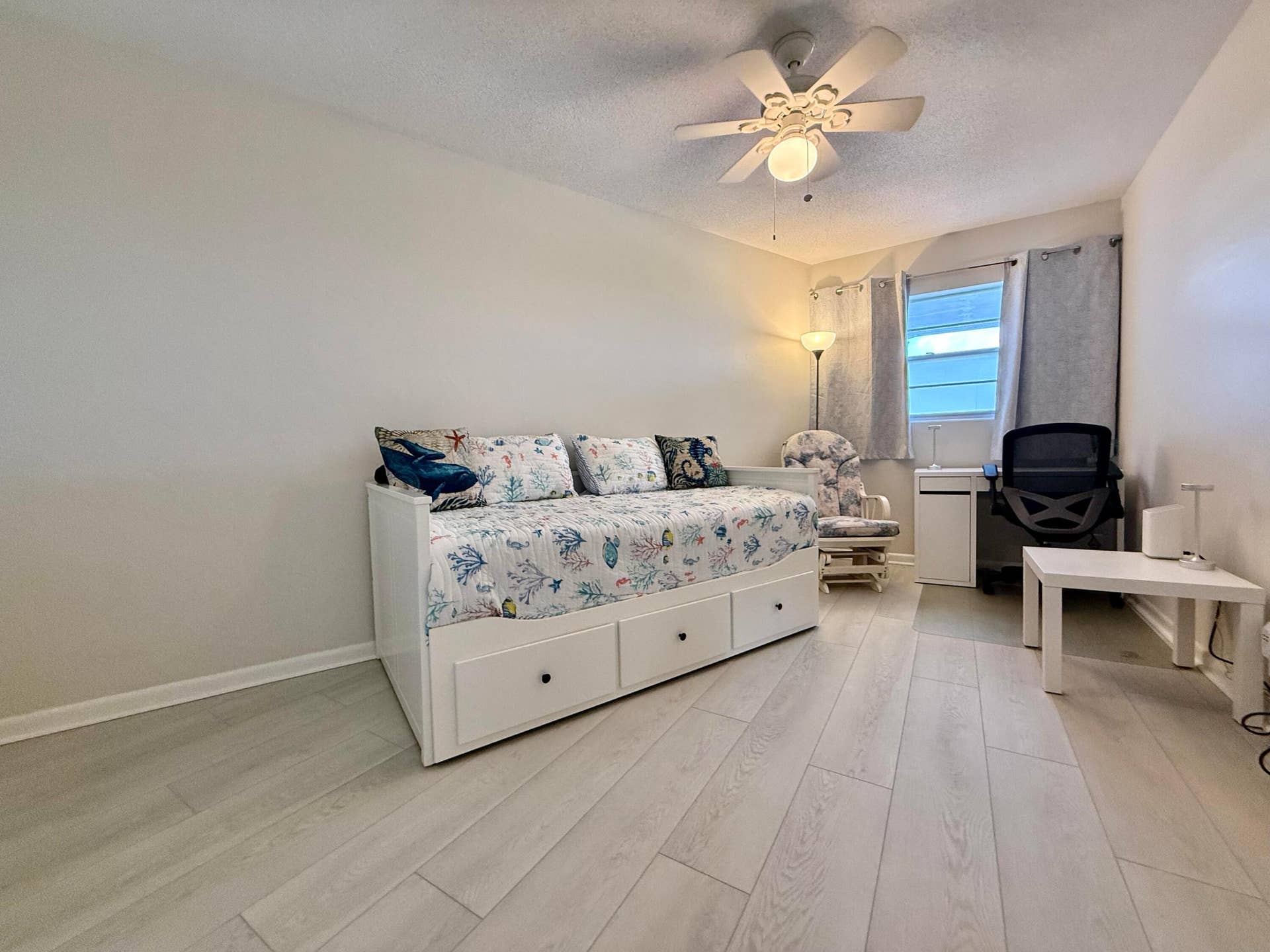 50 Celestial Way, #305, Juno Beach, FL 33408 Trundle bed as a twin, but can be pulled out as a queen or 2 twin beds
