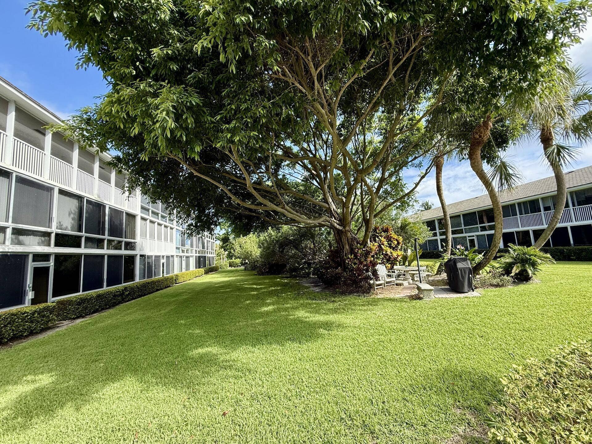 50 Celestial Way, #305, Juno Beach, FL 33408 Community grill