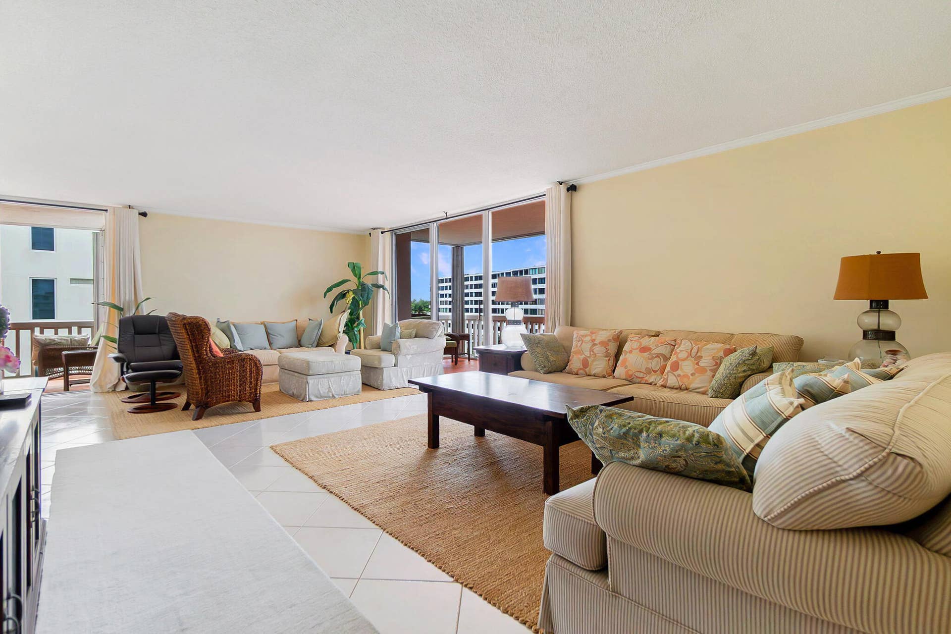 3570 S Ocean Boulevard, #610, South Palm Beach, FL 33480 Living room