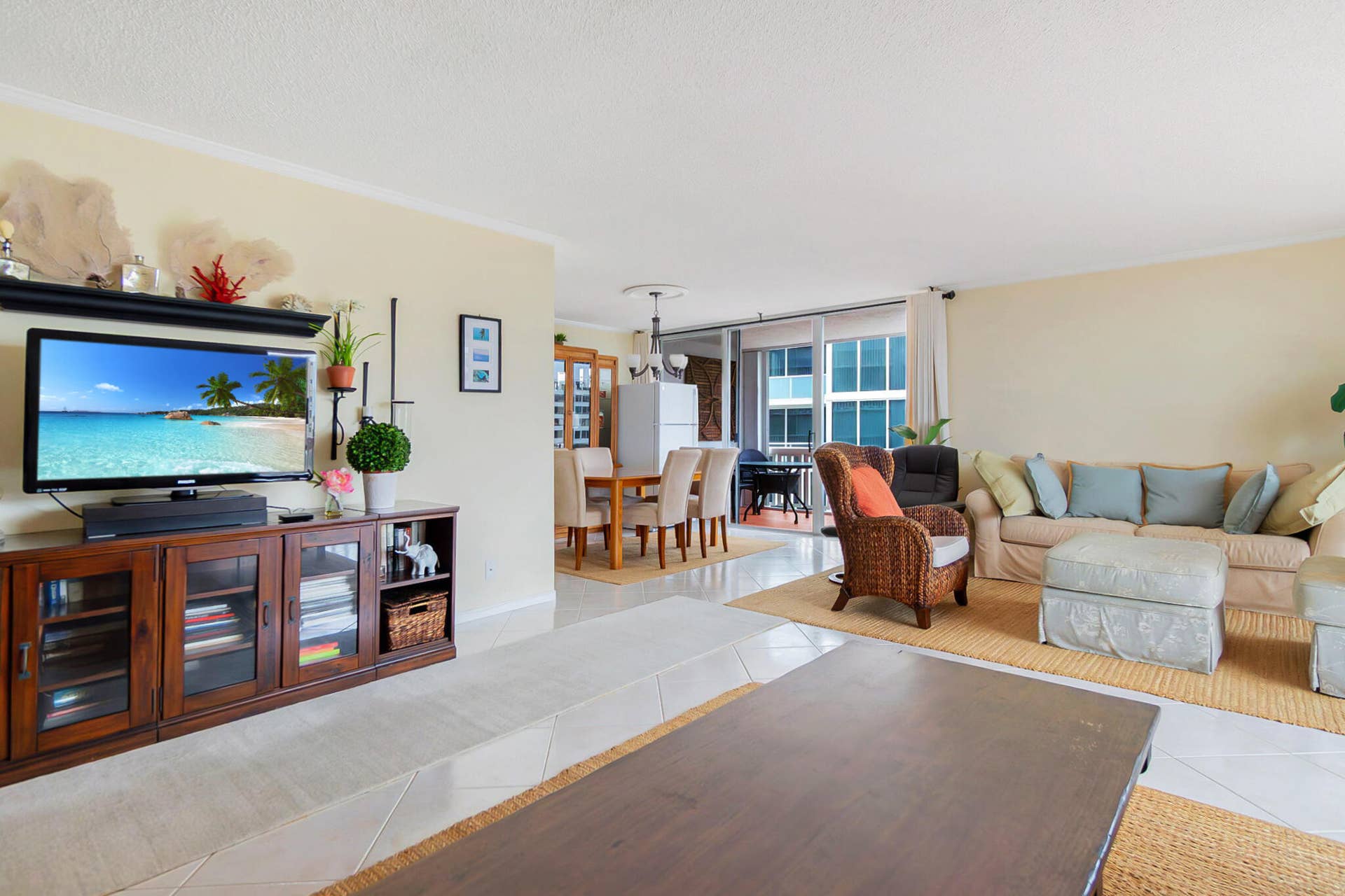 3570 S Ocean Boulevard, #610, South Palm Beach, FL 33480 Living room