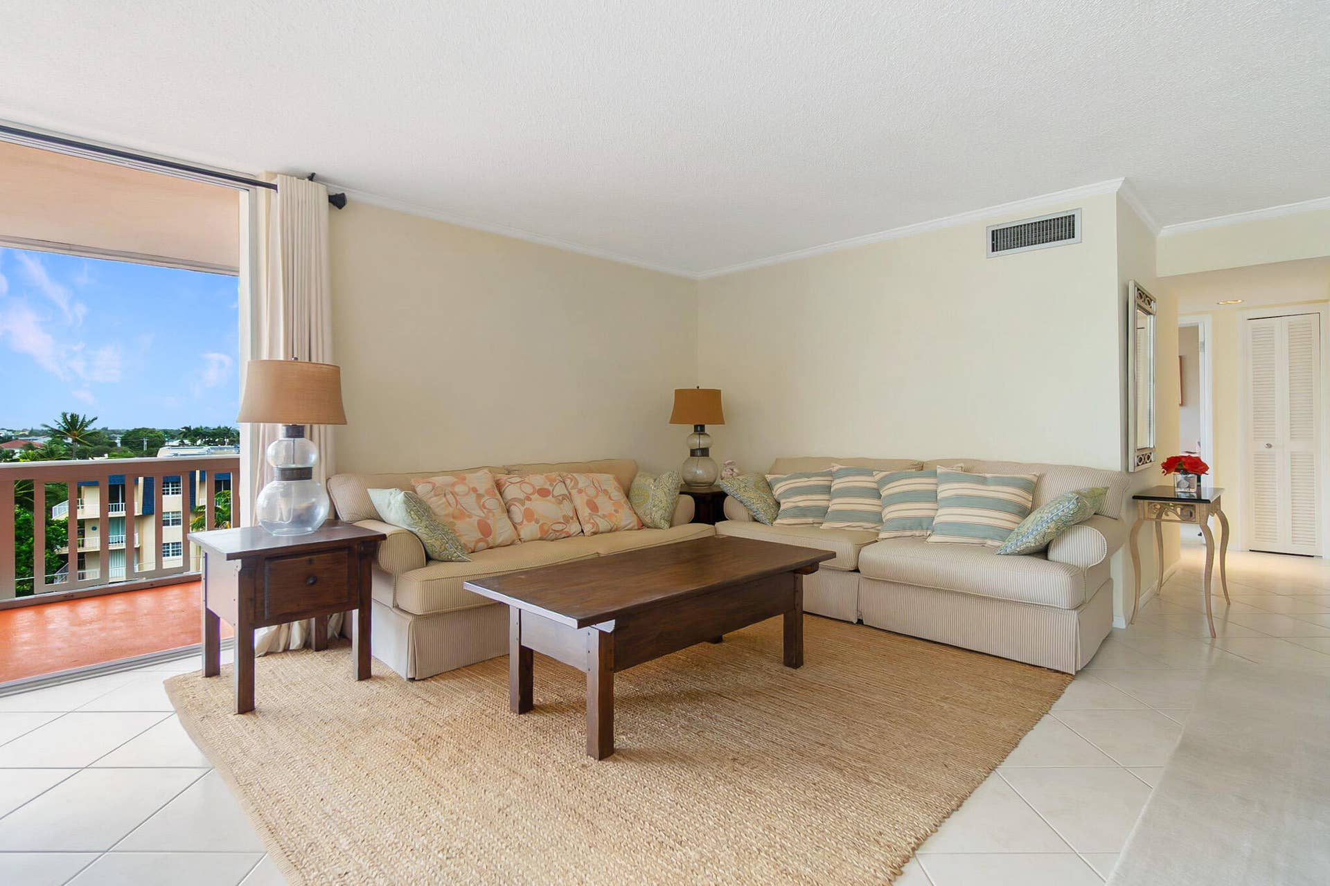 3570 S Ocean Boulevard, #610, South Palm Beach, FL 33480 Living room