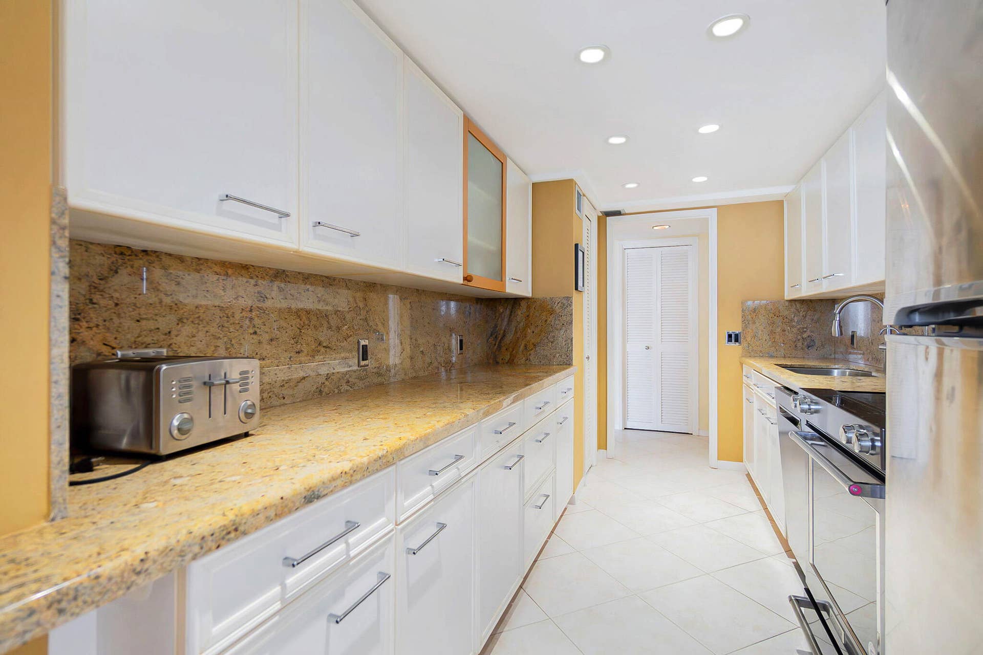 3570 S Ocean Boulevard, #610, South Palm Beach, FL 33480 Kithchen
