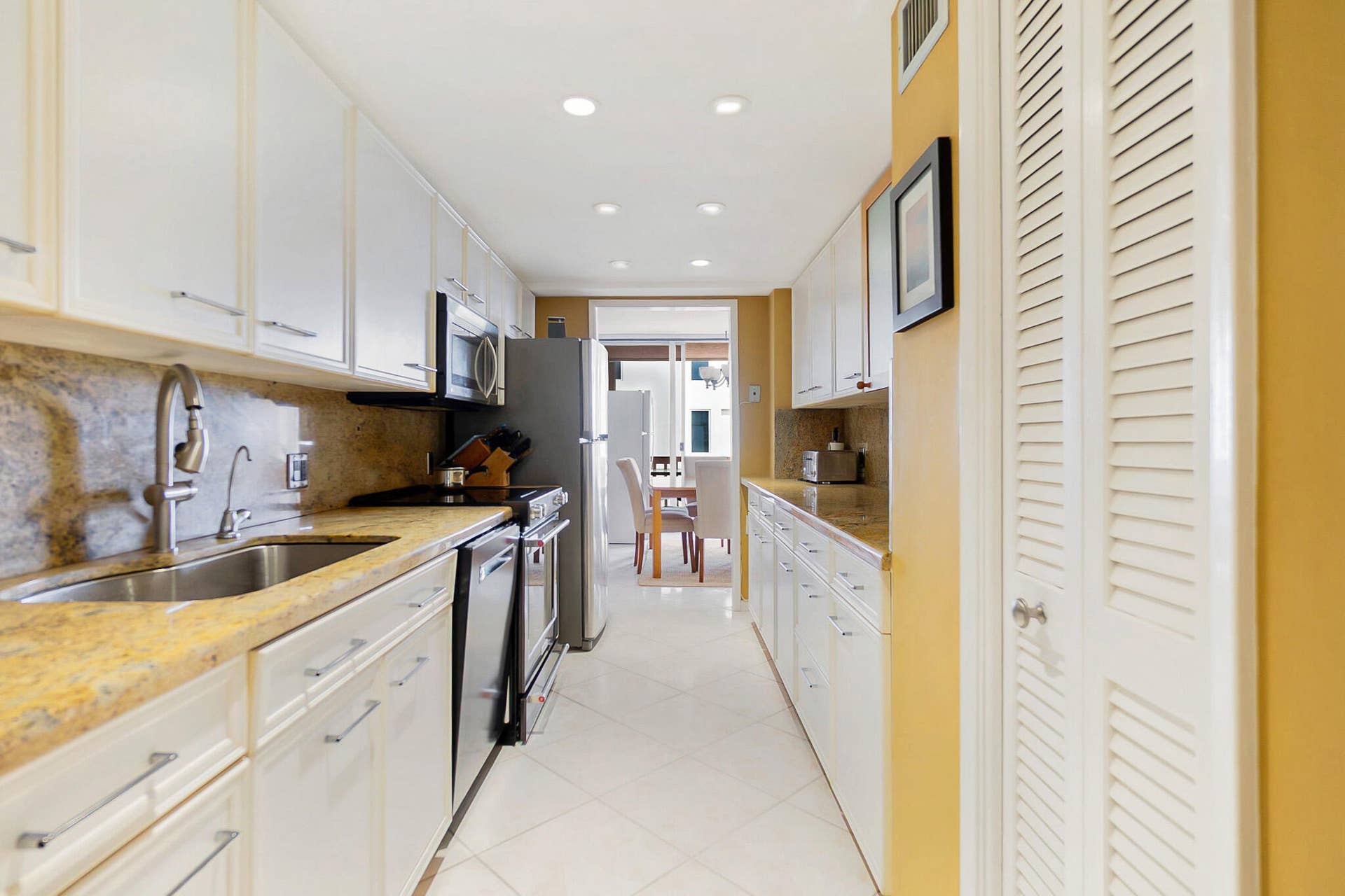 3570 S Ocean Boulevard, #610, South Palm Beach, FL 33480 Kitchen