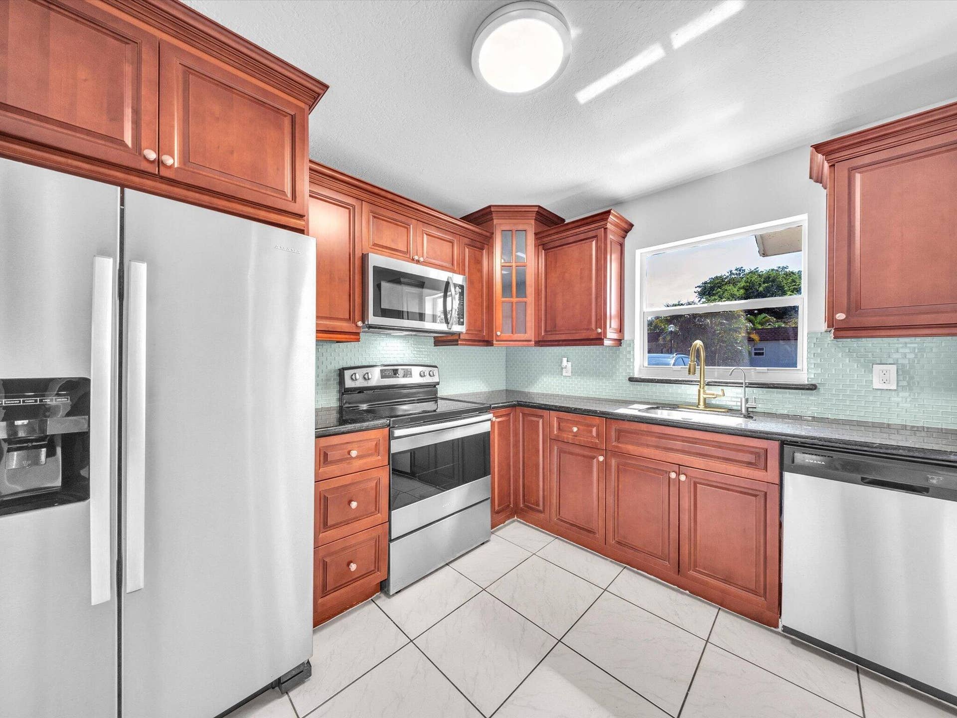 417 SW Natura Avenue, #B, Deerfield Beach, FL 33441 05-DSC7318