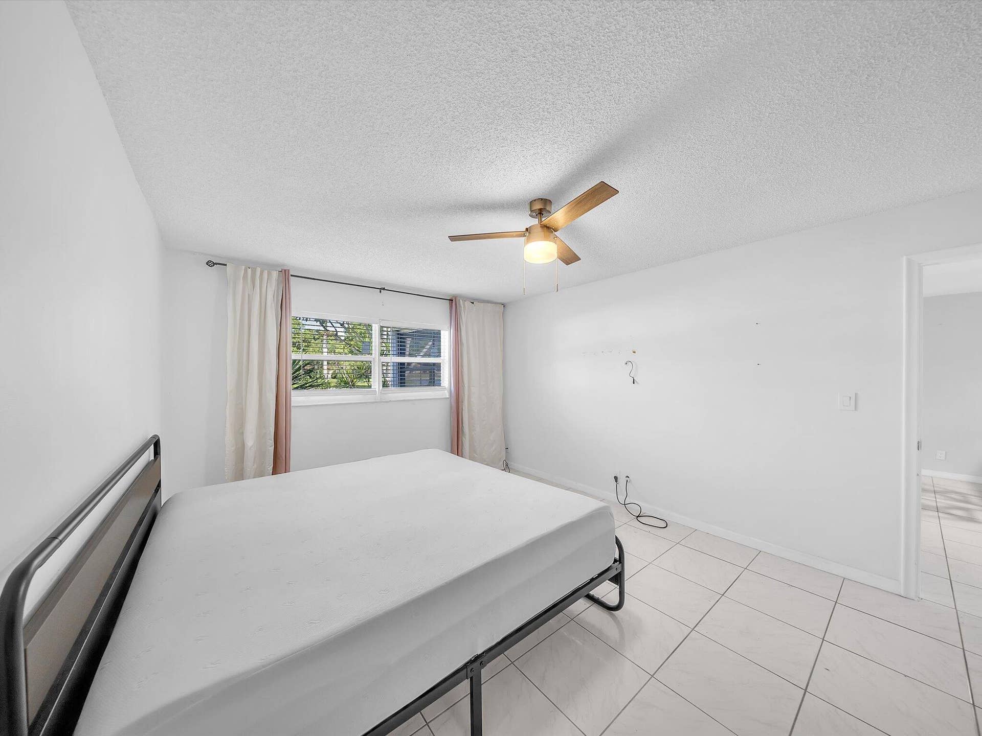 417 SW Natura Avenue, #B, Deerfield Beach, FL 33441 12-DSC7351