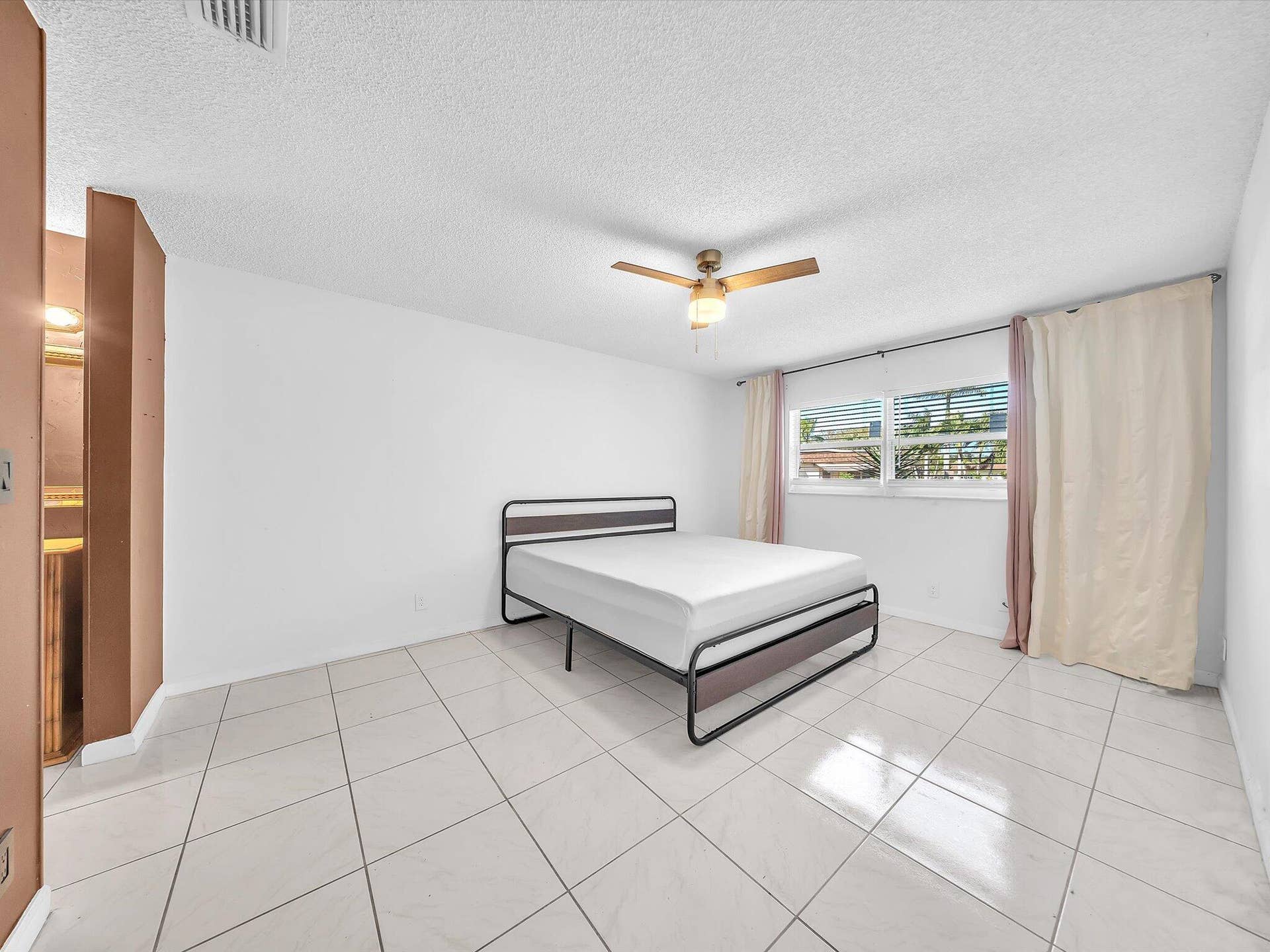 417 SW Natura Avenue, #B, Deerfield Beach, FL 33441 10-DSC7345