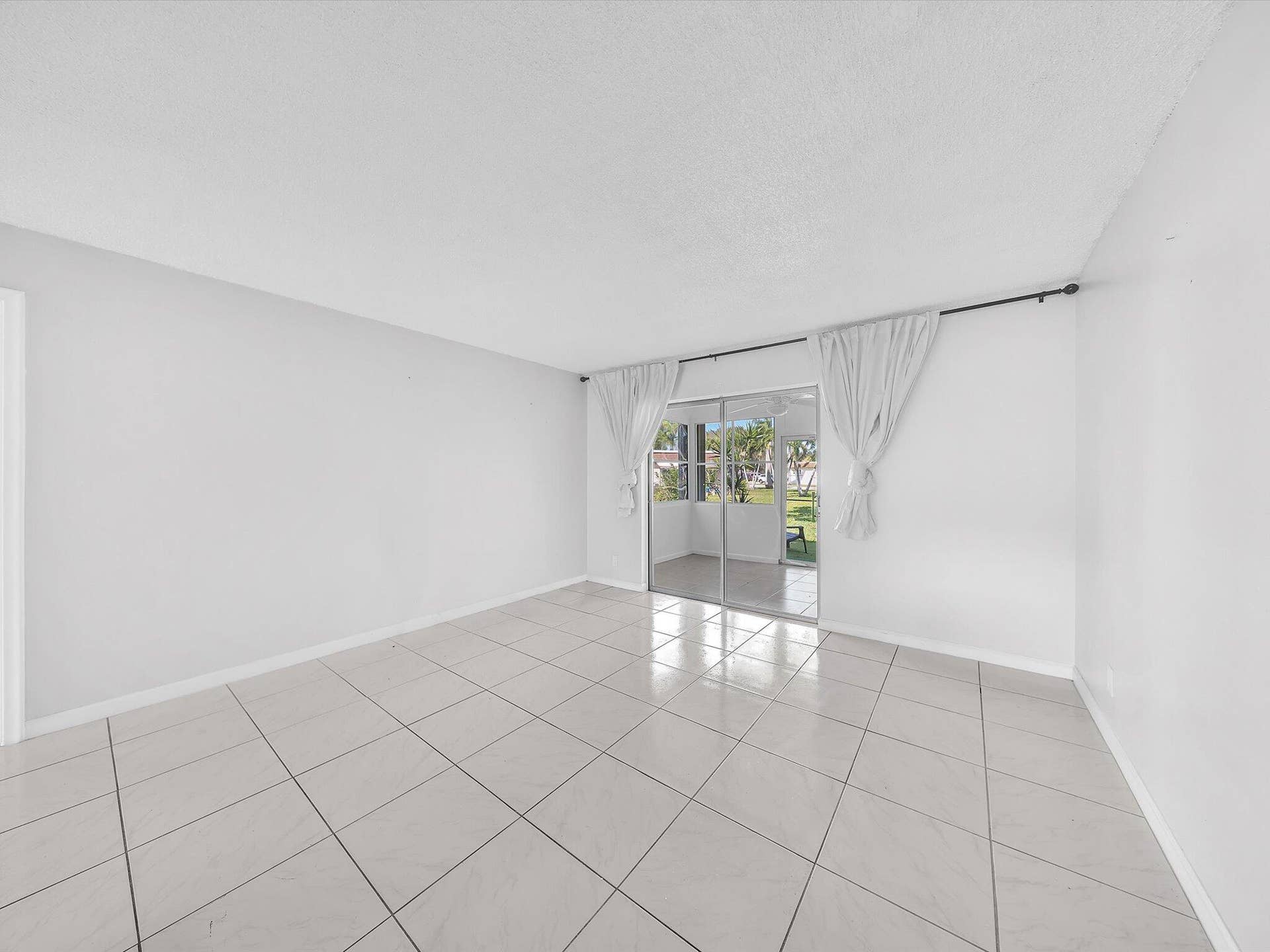 417 SW Natura Avenue, #B, Deerfield Beach, FL 33441 07-DSC7339