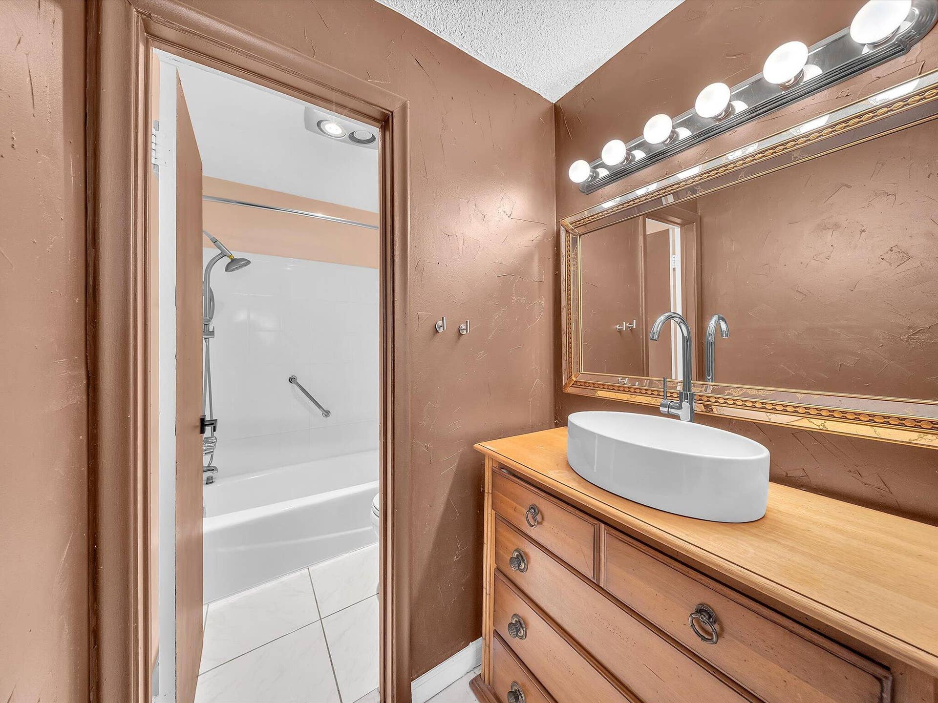 417 SW Natura Avenue, #B, Deerfield Beach, FL 33441 13-DSC7354