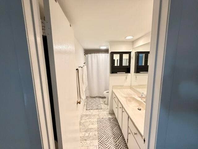 825 Center Street, #22a, Jupiter, FL 33458 Primary bathroom
