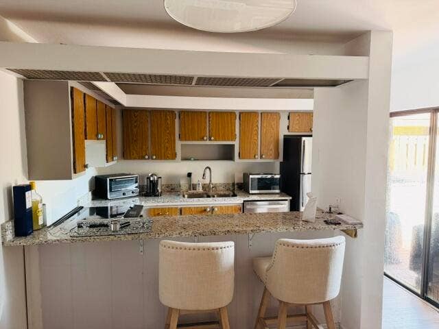 825 Center Street, #22a, Jupiter, FL 33458 Kitchen with bar