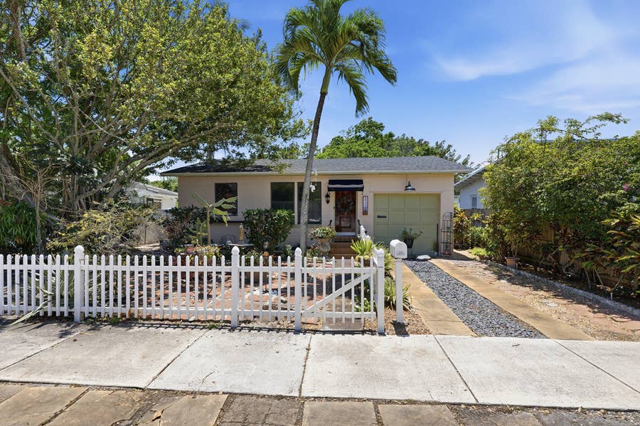 Property photo for 512 SW 15th Street, Fort Lauderdale, FL