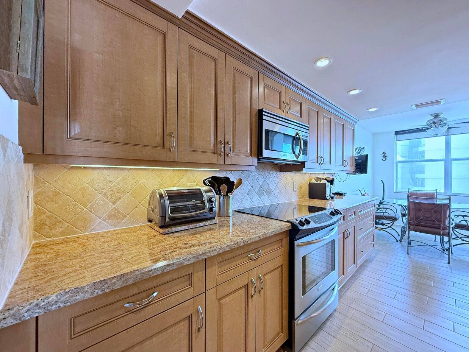 3546 S Ocean Boulevard, #710, South Palm Beach, FL 33480 IMG_8003