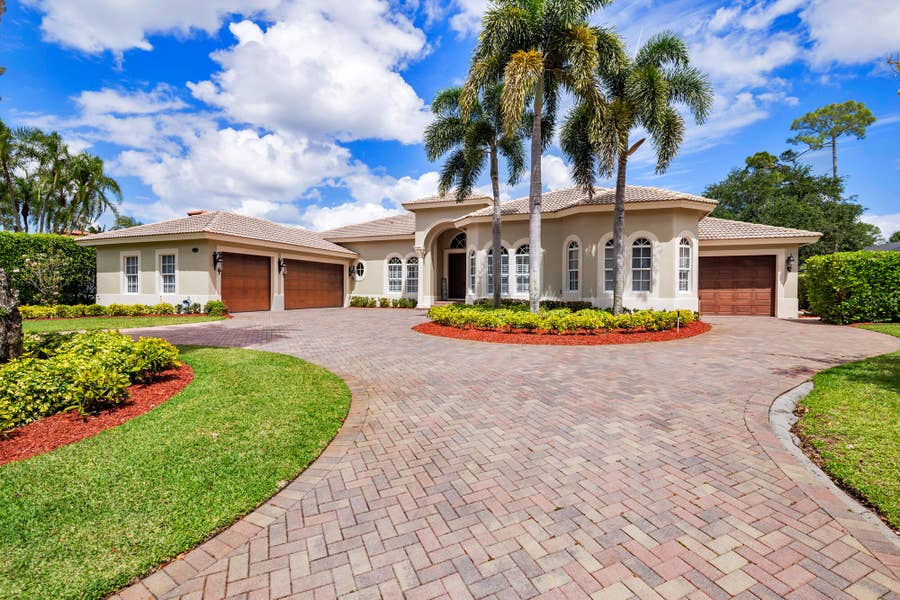 Property photo for 594 N Country Club Drive, Atlantis, FL