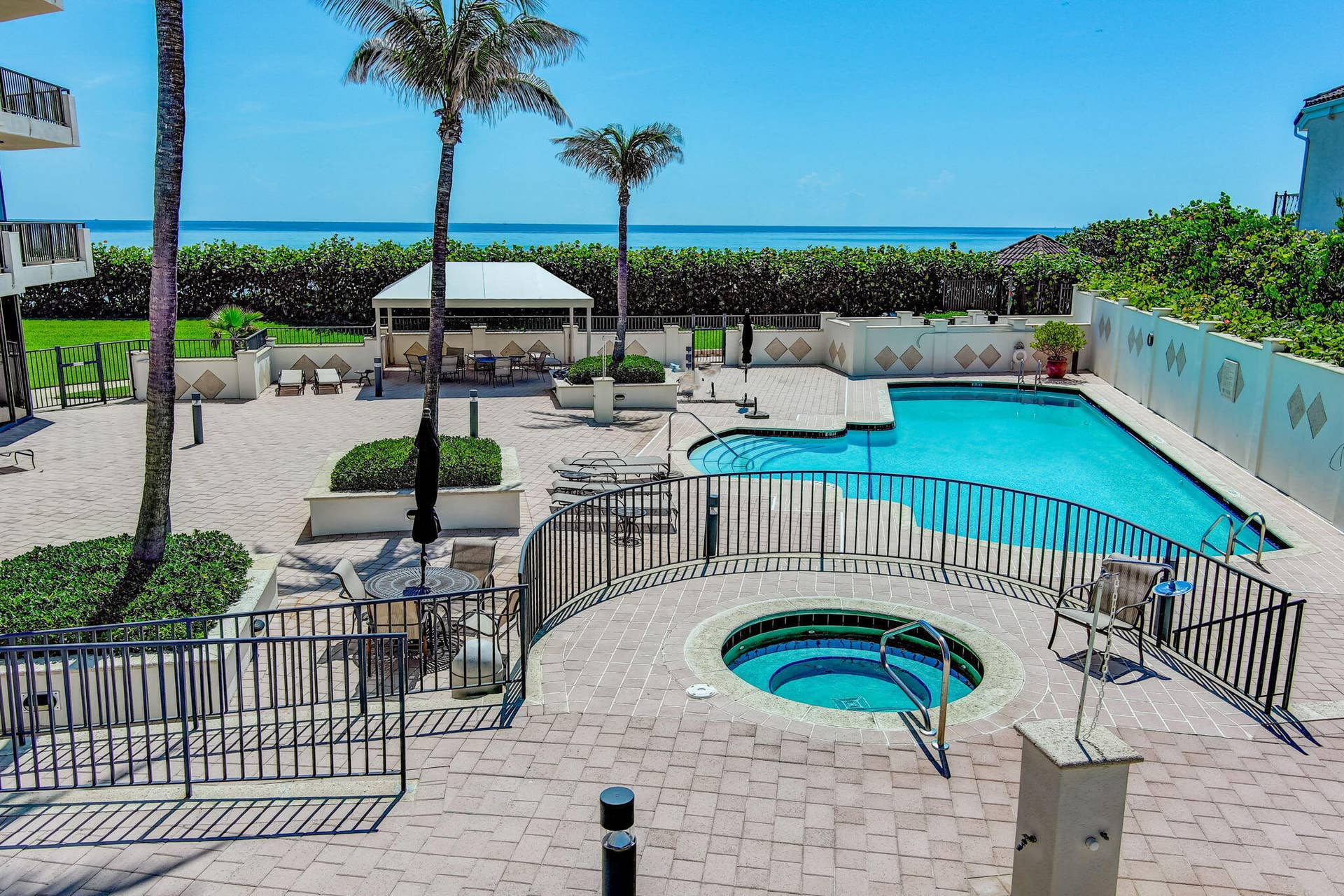 800 Ocean Drive, #404, Juno Beach, FL 33408 Pool Area