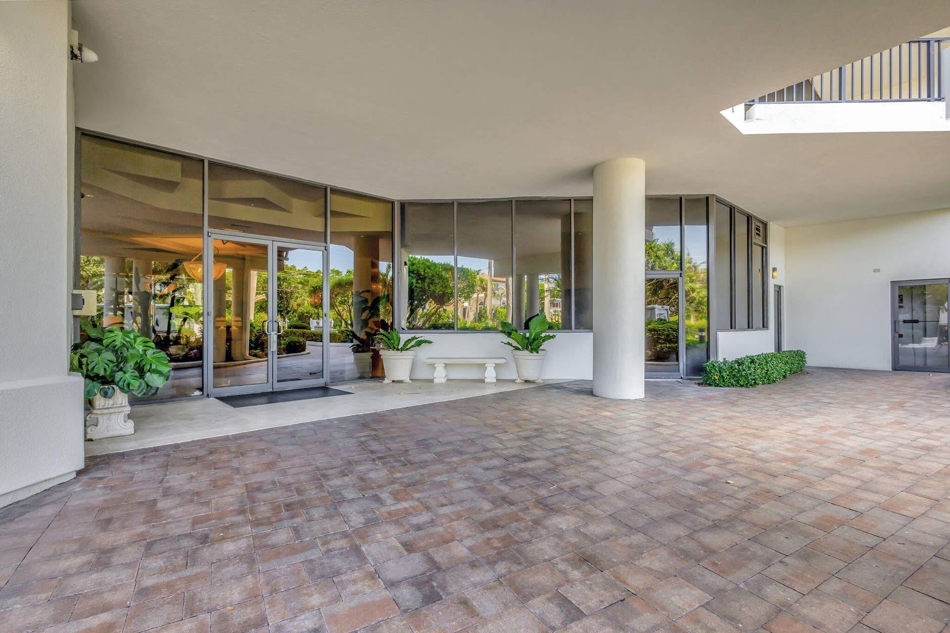 800 Ocean Drive, #404, Juno Beach, FL 33408 Building Entrance