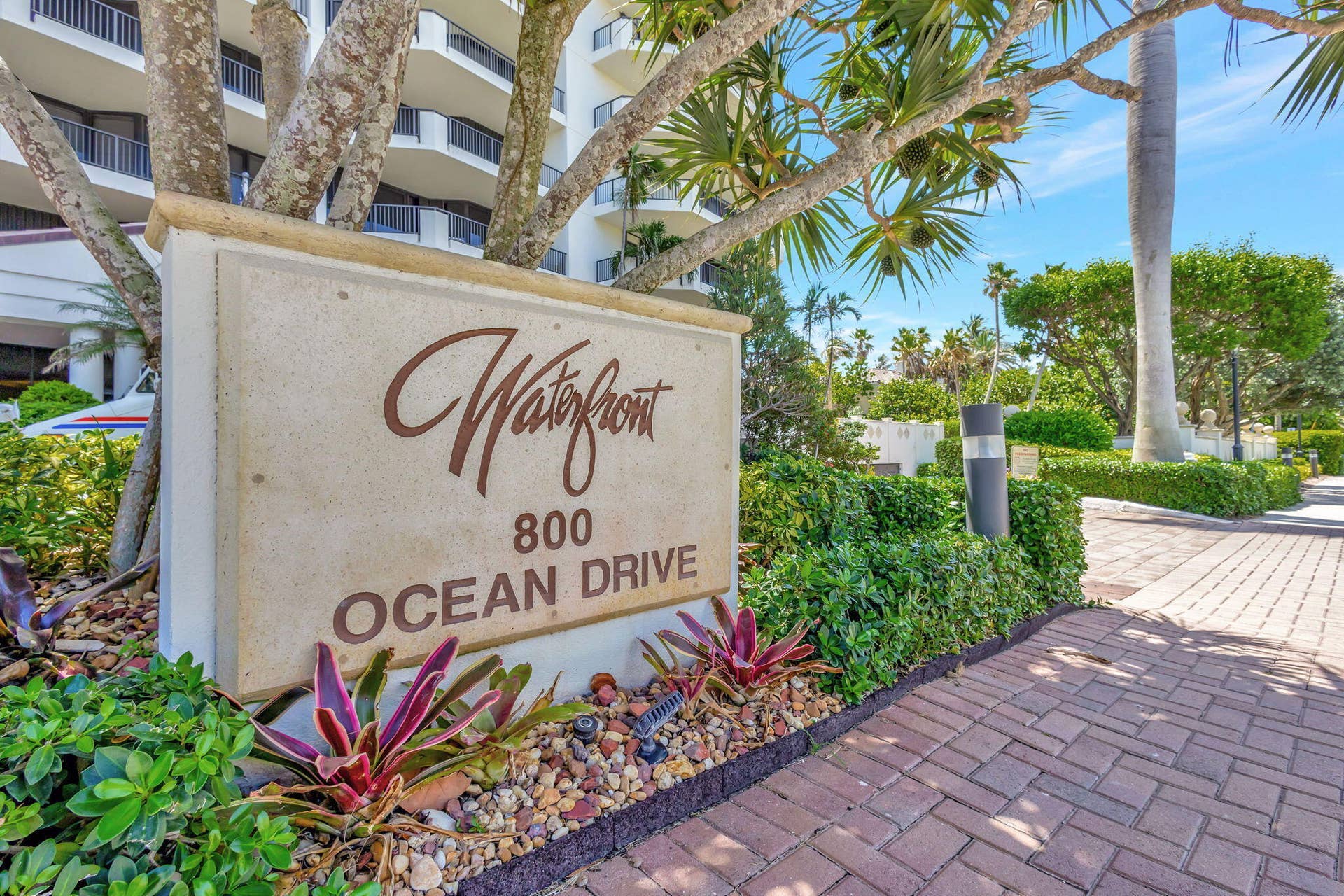 800 Ocean Drive, #404, Juno Beach, FL 33408 Building Entrance