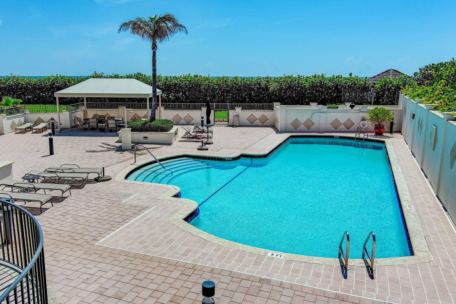 800 Ocean Drive, #404, Juno Beach, FL 33408 Pool Area
