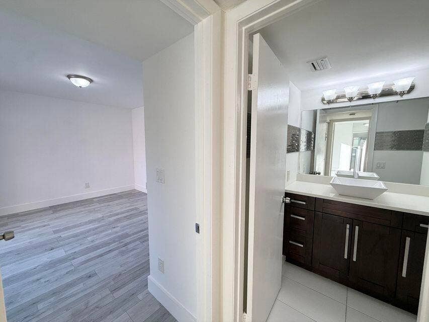 8365 Boca Rio Drive, Boca Raton, FL 33433 20250929171525090948000000-o
