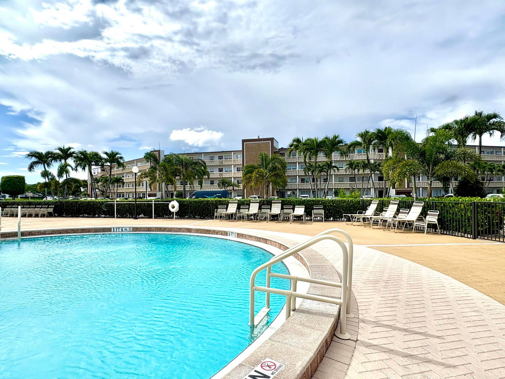 4046 Guildford C, Boca Raton, FL 33434 Guildford Pool
