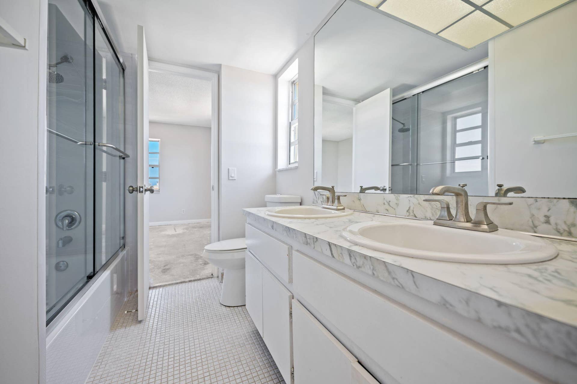 900 NE 18th Avenue, #1407, Fort Lauderdale, FL 33304 Units PH 1406 & PH 1407 are being sold together for $565,000. Unit 1406 bathroom.