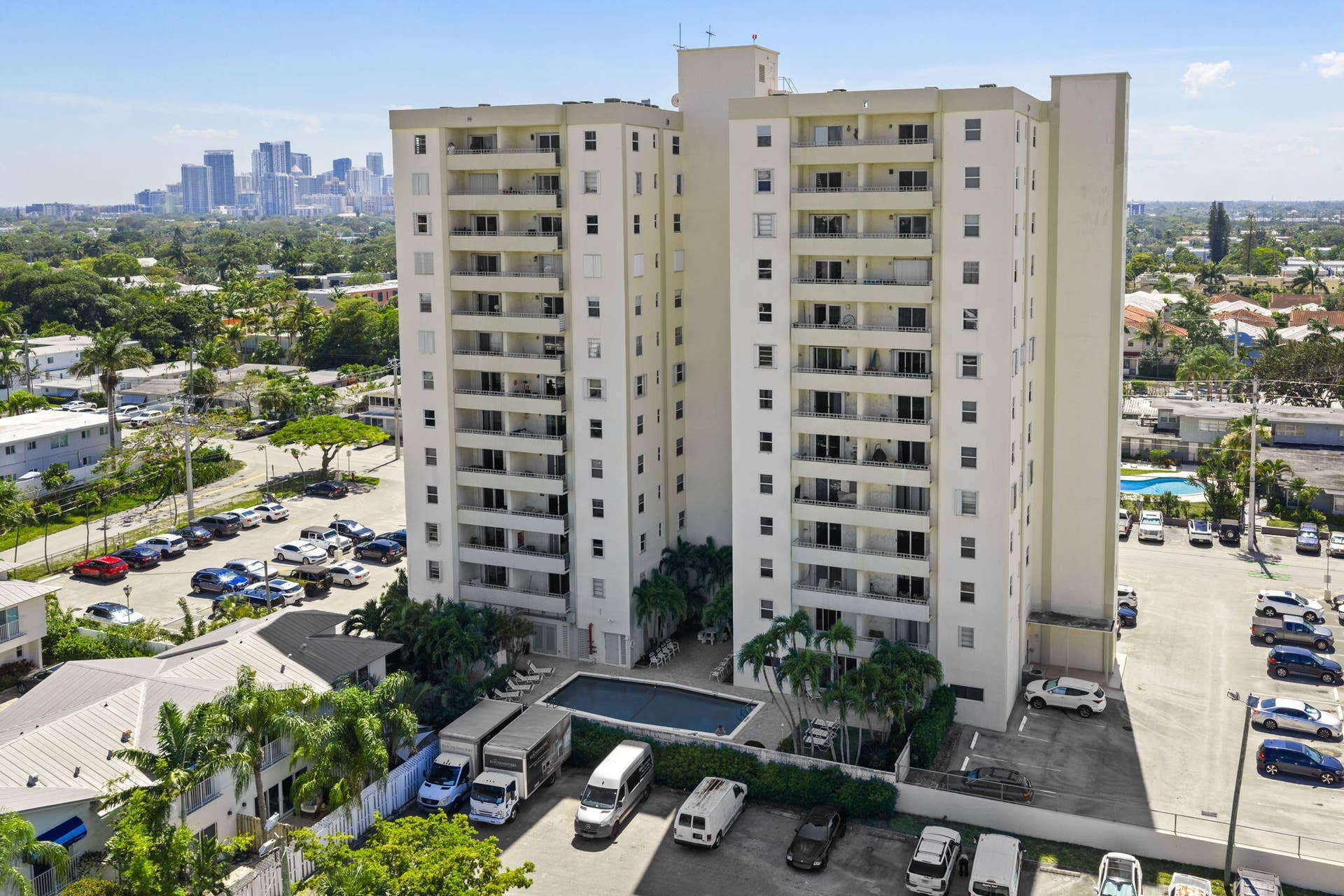 900 NE 18th Avenue, #1407, Fort Lauderdale, FL 33304 Units PH 1406 & PH 1407 are being sold together for $565,000. The building.