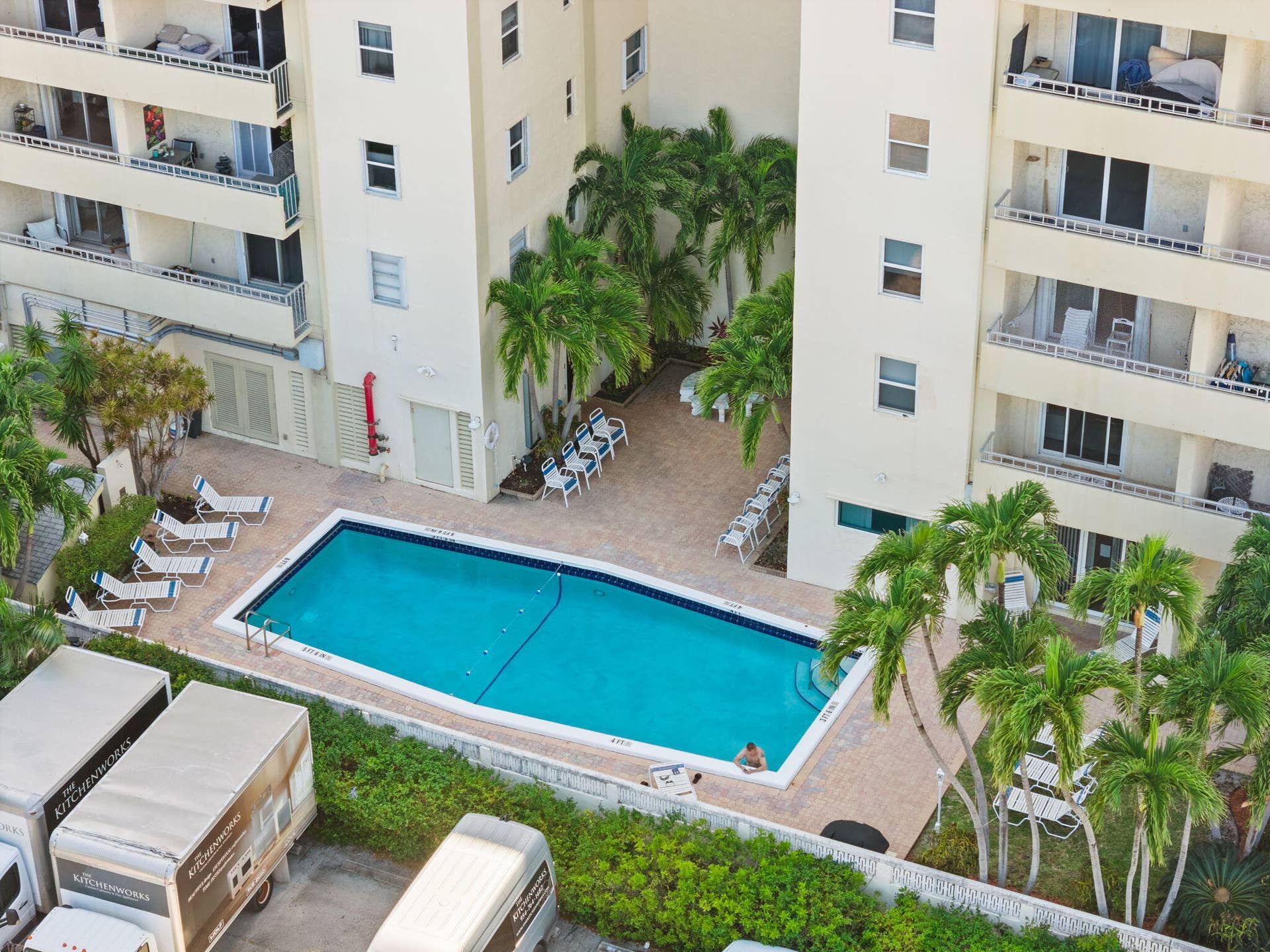 900 NE 18th Avenue, #1407, Fort Lauderdale, FL 33304 Units PH 1406 & PH 1407 are being sold together for $565,000. Victoria Park Tower Pool.