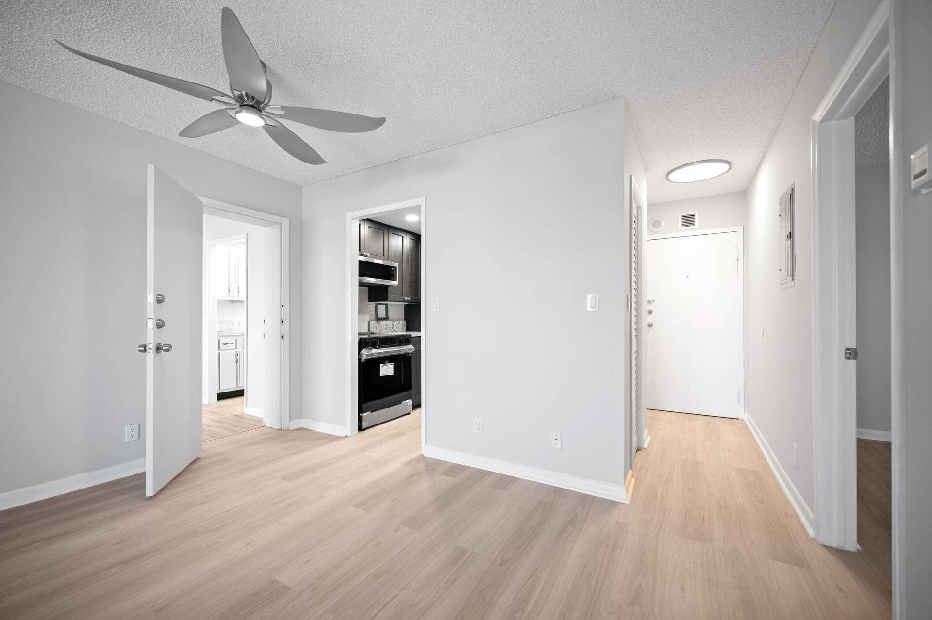 900 NE 18th Avenue, #1407, Fort Lauderdale, FL 33304 Units PH 1406 & PH 1407 are being sold together for $565,000. Unit 1407 adjoining door, kitchen and main entry.