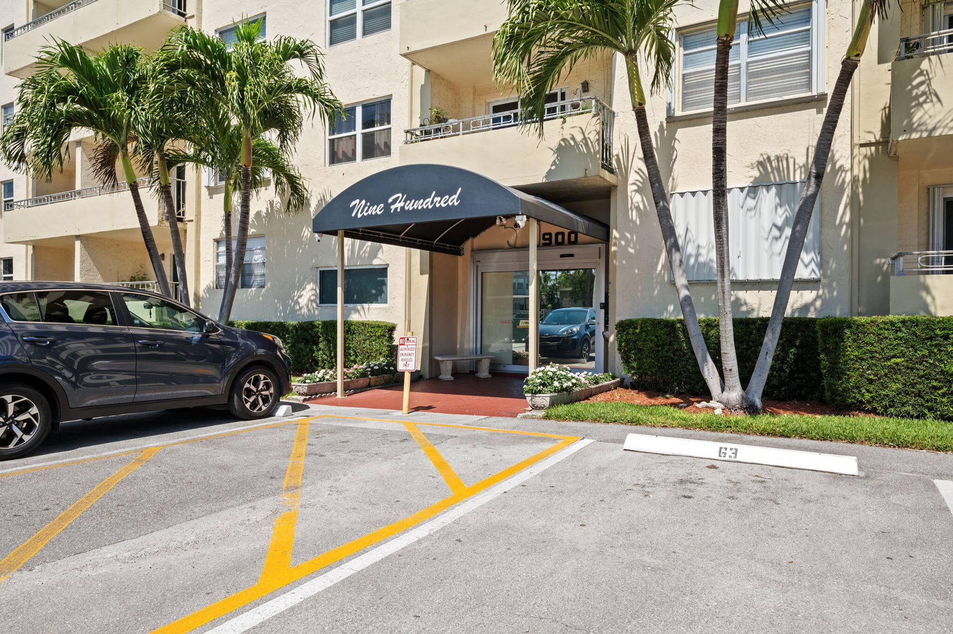 900 NE 18th Avenue, #1407, Fort Lauderdale, FL 33304 Units PH 1406 & PH 1407 are being sold together for $565,000. The lobby entry.